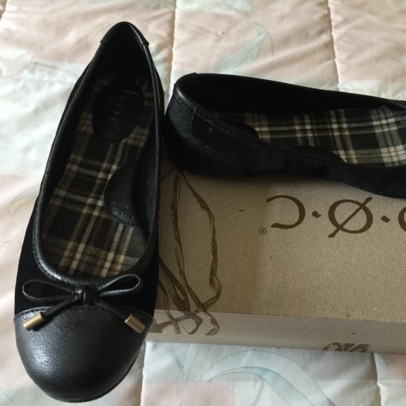Adorable b o c ballet-style black flats with round bow toe - Picture 7 of 8